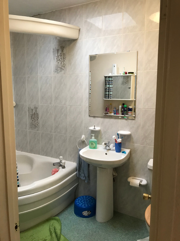 before-full-bathroom-refurbishment-london-ealing