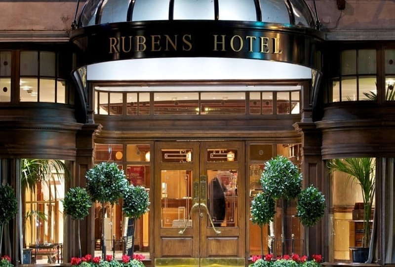 contractor-Rubens-Hotel-leopard-bar-london-uk